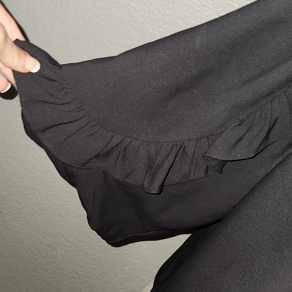 Vince Camuto Black Ruffle Sleeve Crêpe de Chine Blouse Size Small Nordst… - Picture 6 of 9